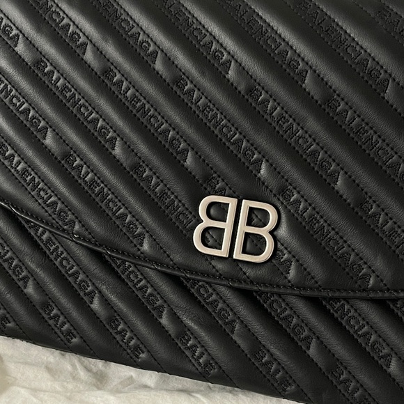 Authentic Balenciaga BB Round Bag Large - Picture 2 of 10